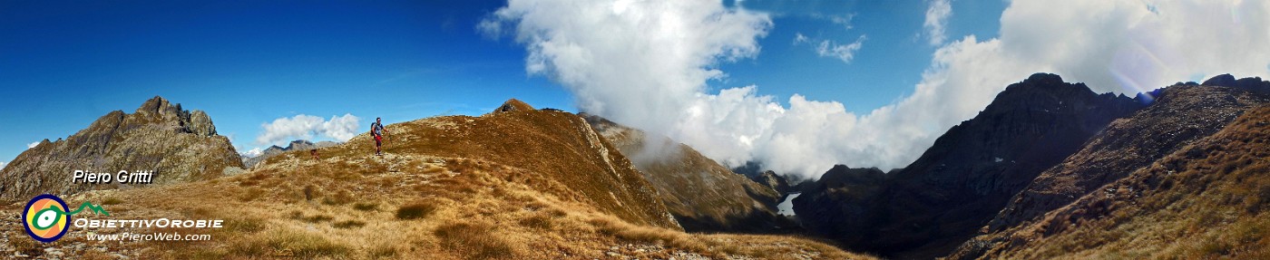 49 Dal Monte Aviasco vista verso la seriana Val Goglio col Lago d'Aviasco.jpg